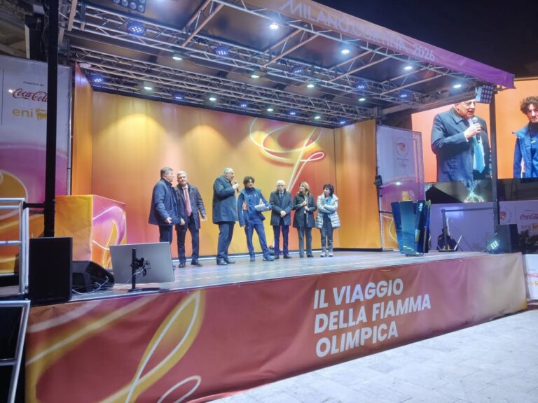 La fiamma olimpica arriva a Palermo, il sindaco Lagalla: “Segno di unità e pace”