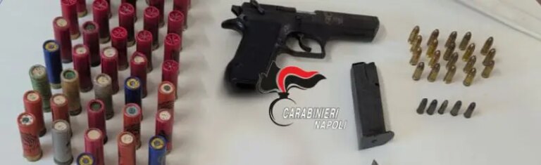 Napoli, Carabinieri trovano pistola e droga in un bidone a Secondigliano