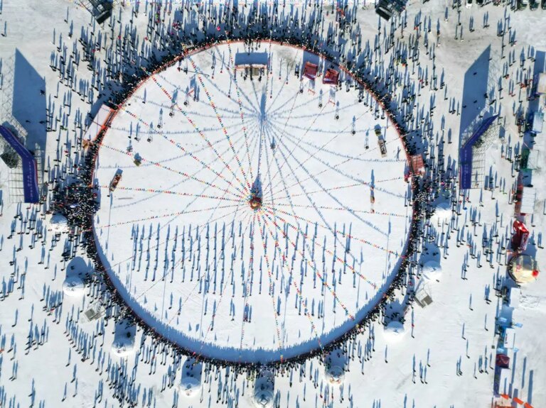 Cina: al via il Festival della pesca sul ghiaccio e neve a Songyuan (3)