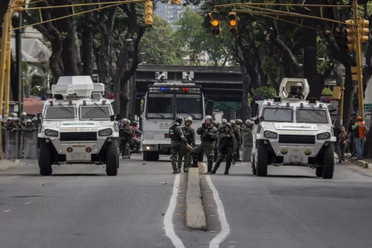 Venezuela, forti esplosioni a Caracas