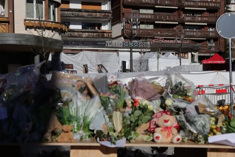 Tragedia di Crans-Montana, partito da Sion verso Linate il C130 con le salme dei giovani italiani morti