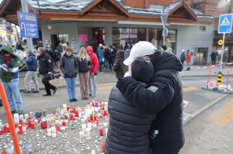 Strage di Crans Montana, identificate tre vittime italiane. Tra queste il 16enne bolognese Giovanni Tamburi