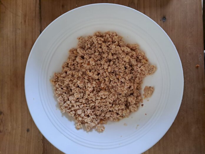 Arrosto di pollo, prosciutto e würstel tritati finemente