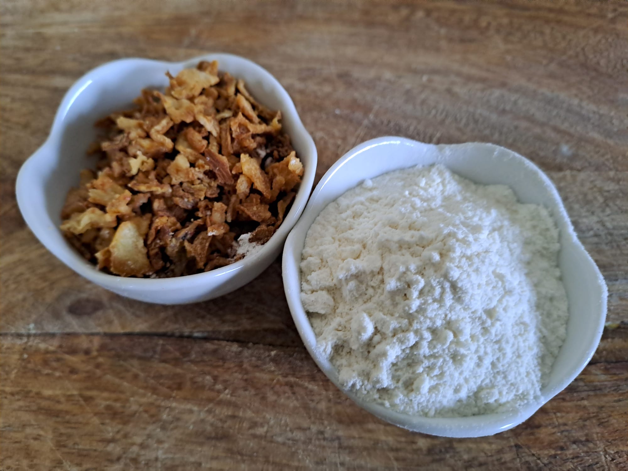 Briciole di cipolla croccante e farina 00