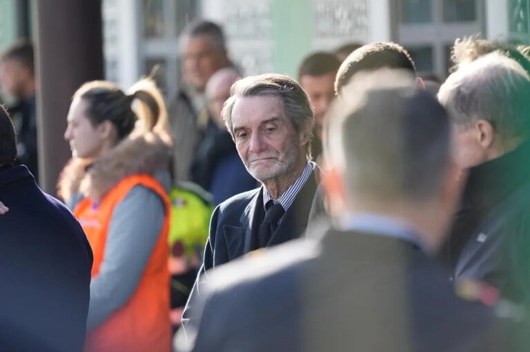 Arrivate a Linate le salme dei giovani italiani morti a Crans Montana, Fontana “Momento straziante”