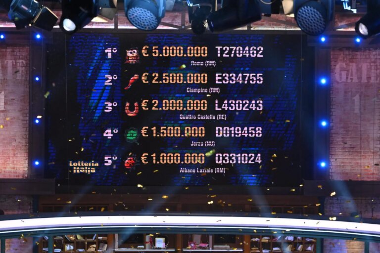Lotteria Italia, venduto a Roma il biglietto da 5 milioni di euro: ecco i cinque tagliandi milionari