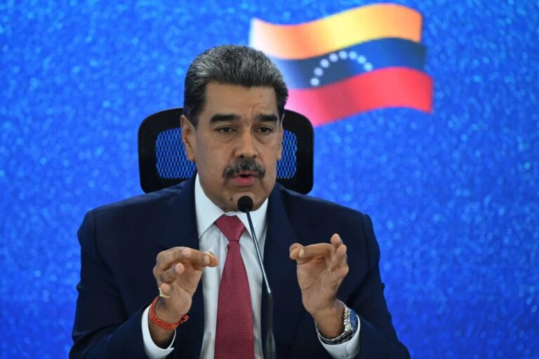 Venezuela, forti esplosioni a Caracas. Maduro “Gravissima aggressione militare degli Usa”