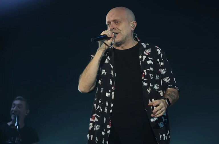 Max Pezzali ospite di Sanremo 2026, sarà presente in tutte e cinque le serate
