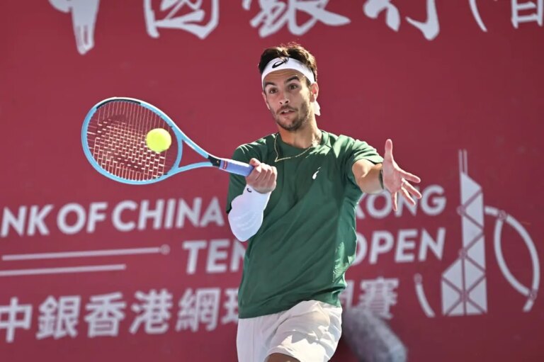 Musetti sconfitto in finale a Hong Kong, trionfa Bublik in due set