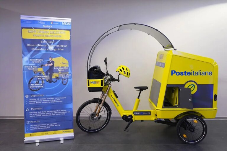 Poste Italiane sperimenta nuovi prototipi di cargo e-bike per consegnare pacchi nei centri storici