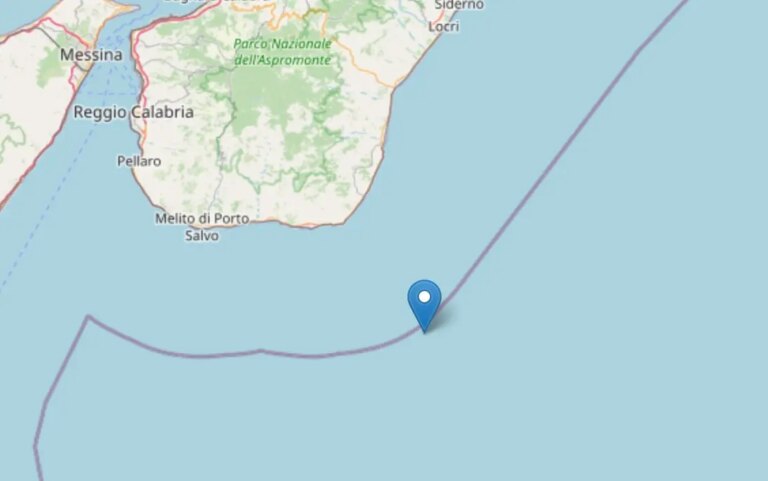 Scossa di terremoto di magnitudo 5.1 al largo della Calabria, nessun danno. Stop ai treni tra Roccella e Melito