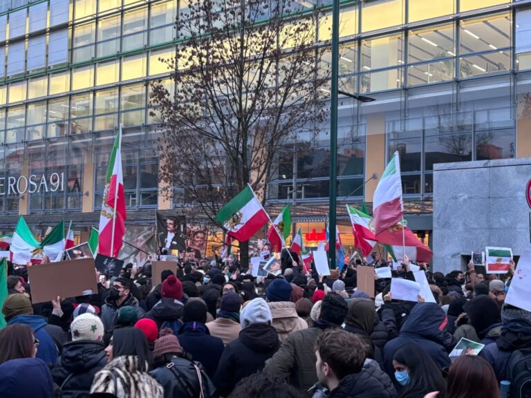 Milano scende in piazza a fianco del popolo dell’Iran