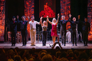 historia il cast saluta il pubblico