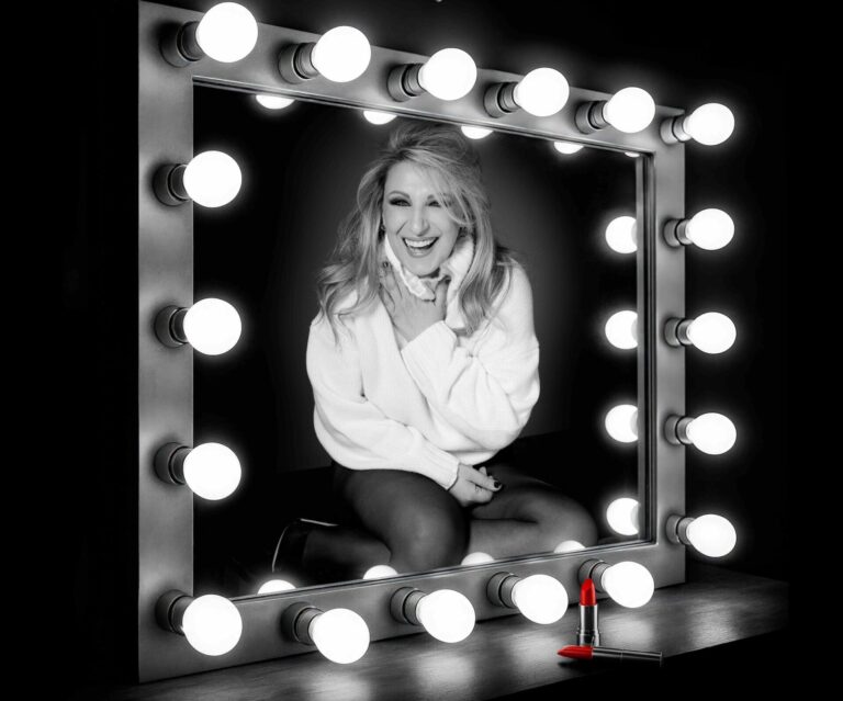 Katia Follesa porta “No vabbè mi adoro” al Teatro Comunale di Vicenza