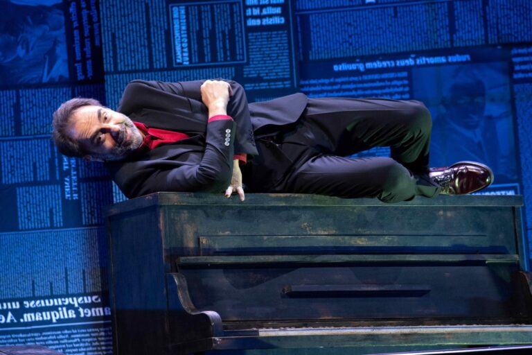 Stagione di prosa thienese, Neri Marcorè in “Gaber, mi fa male il mondo”